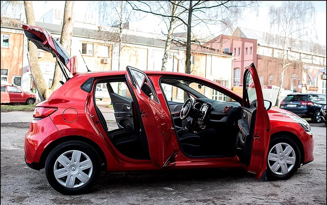Renault Clio cena 33999 przebieg: 124000, rok produkcji 2016 z Elbląg małe 742